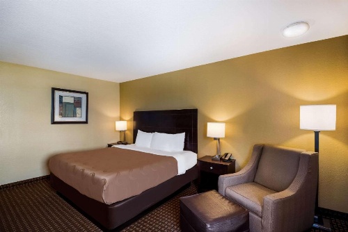 Quality Inn Des Moines image 11