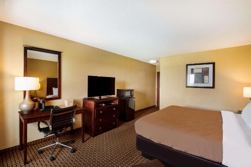 Quality Inn Des Moines image 12