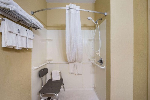Quality Inn Des Moines image 39